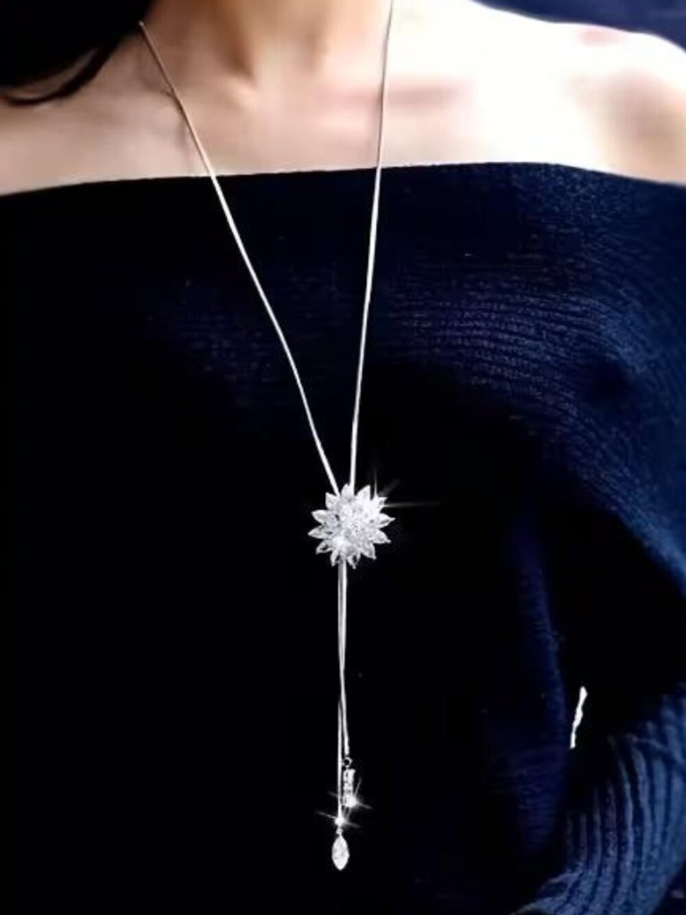 SPARKLING SNOWFLAKE LARIAT